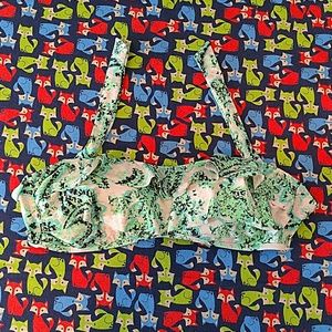 Xhilaration sz L ruffle bikini top green, aqua